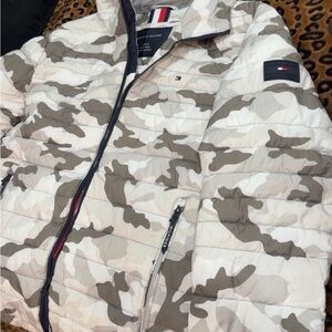 Tommy Hilfiger Men's Cream and Brown Puffer Jacket